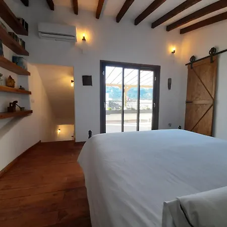 Casa Del Castillo Con Piscina